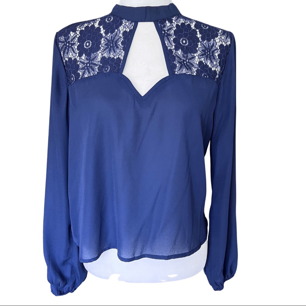 Keyhole neck blouse